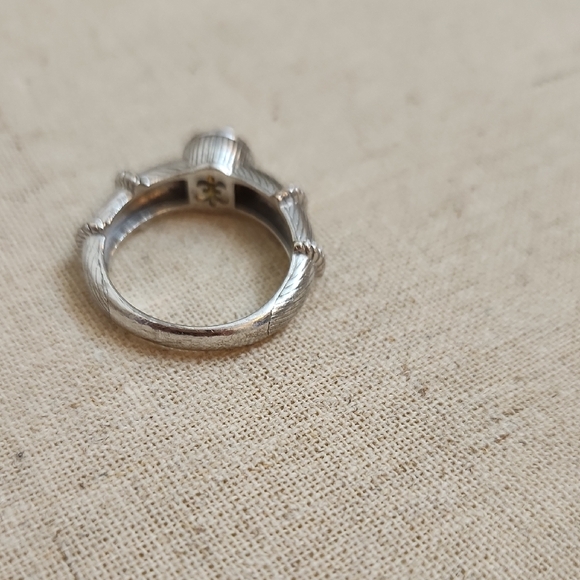 Elegant Silver Ring with Yellow Stone - Picture 3 of 3